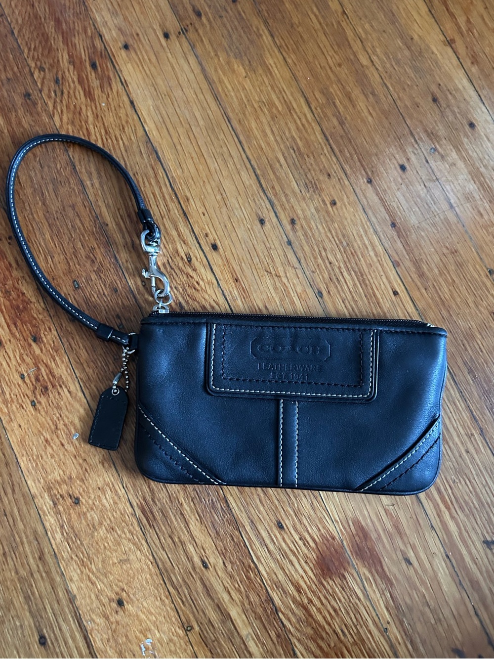 Coach Wristlet Vintage Black Leather Zip Top Silvertone Hard Ware